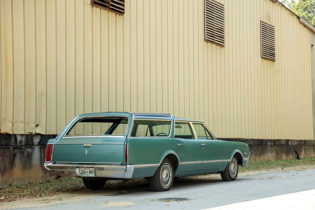 1966 Oldsmobile Vista Cruiser - Image 16 of 31