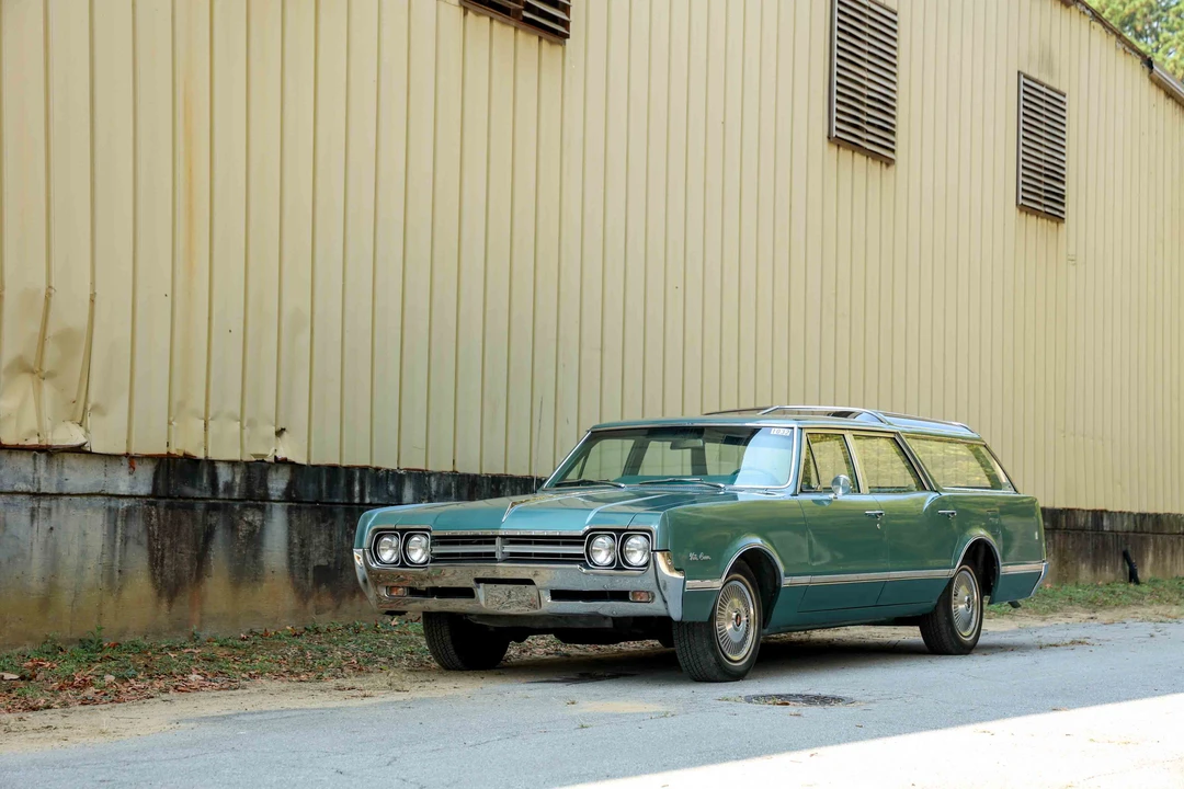 1966 Oldsmobile Vista Cruiser - Image 2 of 31