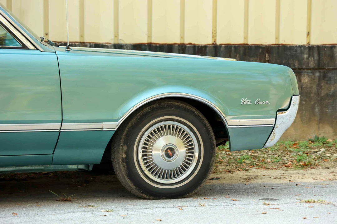 1966 Oldsmobile Vista Cruiser - Image 14 of 31