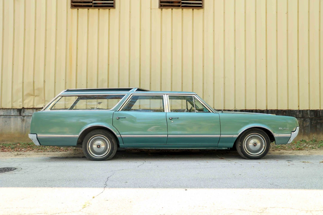 1966 Oldsmobile Vista Cruiser - Image 9 of 31