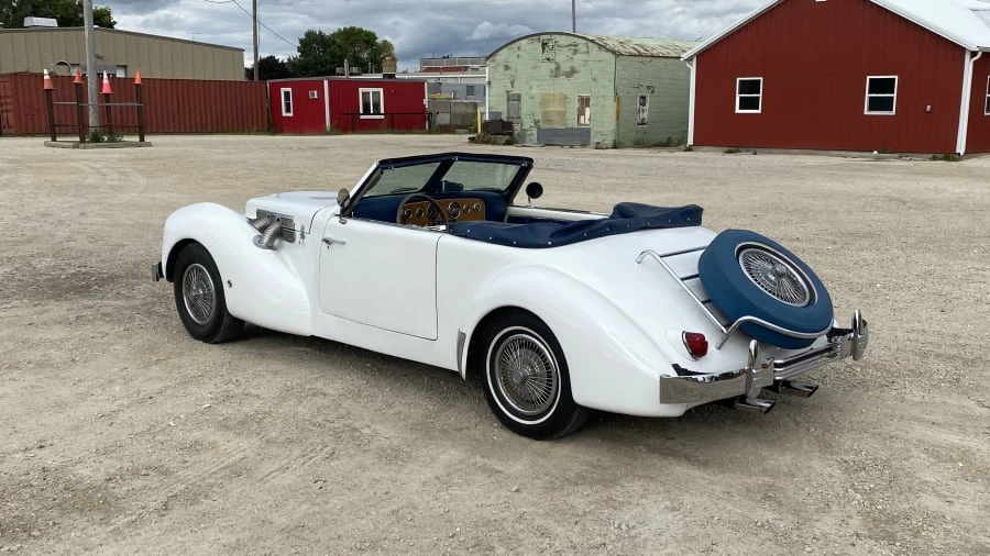 1966 Cord 810 & 812 - Image 3 of 18