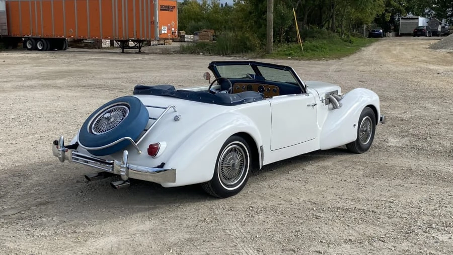 1966 Cord 810 & 812 - Image 18 of 18
