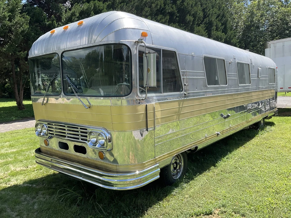1966 Airstream - Image 3 of 31