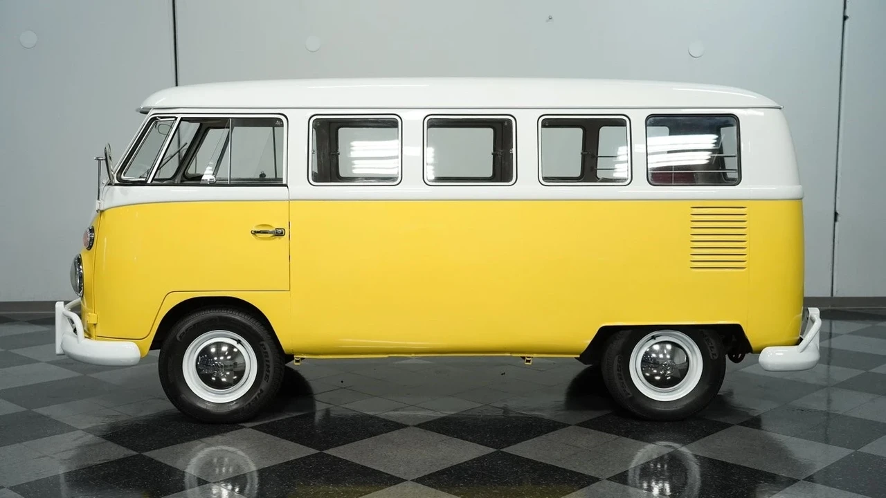 1966 Volkswagen Split-Window Bus - Image 3 of 12
