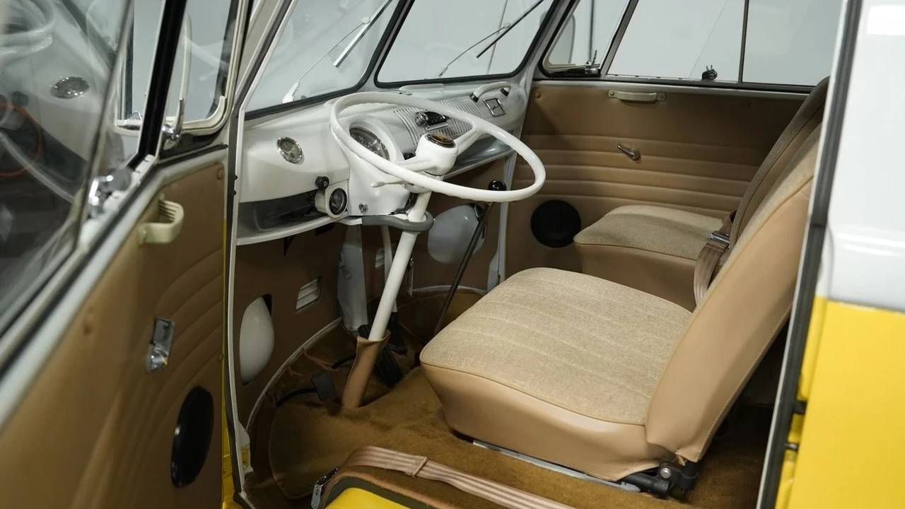 1966 Volkswagen Split-Window Bus - Image 5 of 12