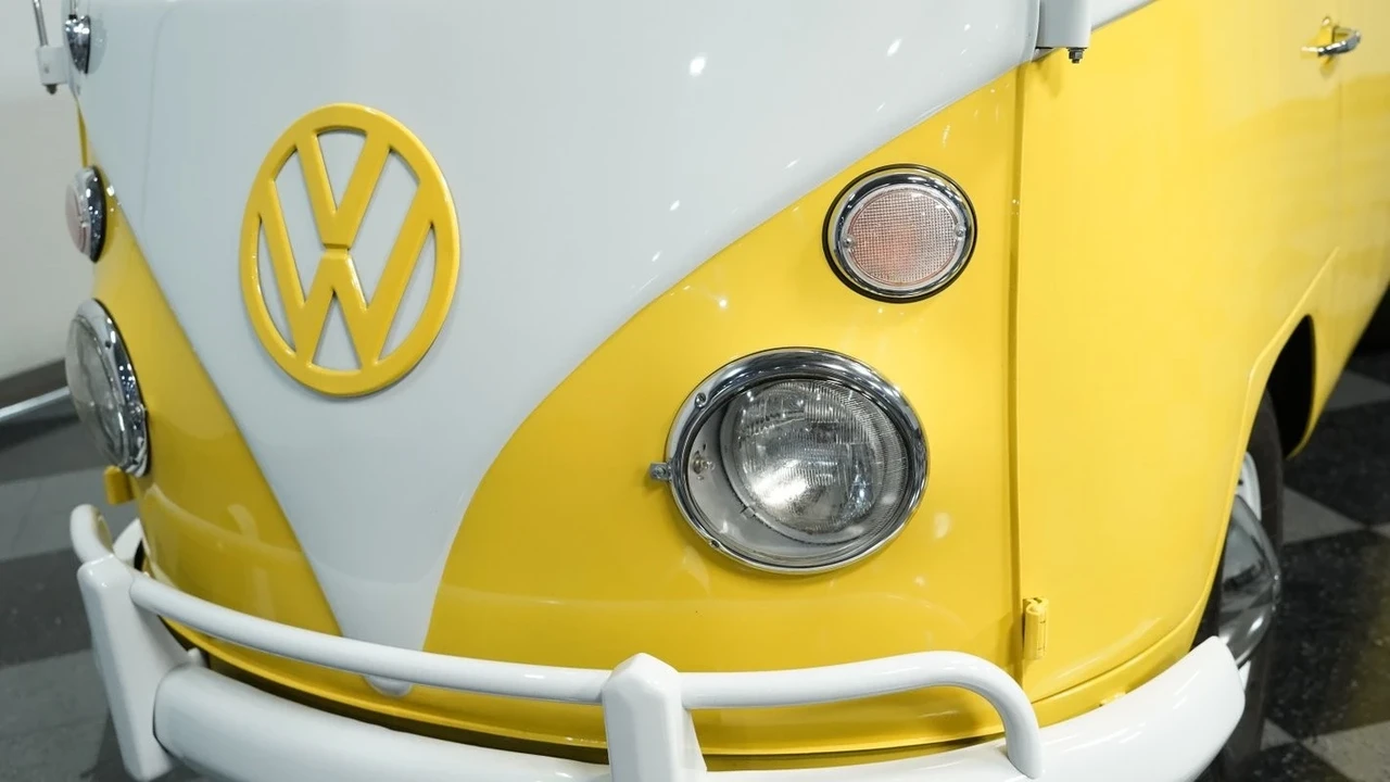 1966 Volkswagen Split-Window Bus - Image 18 of 21