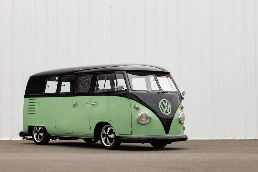 1966 Volkswagen Split-Window Bus - Image 2 of 31