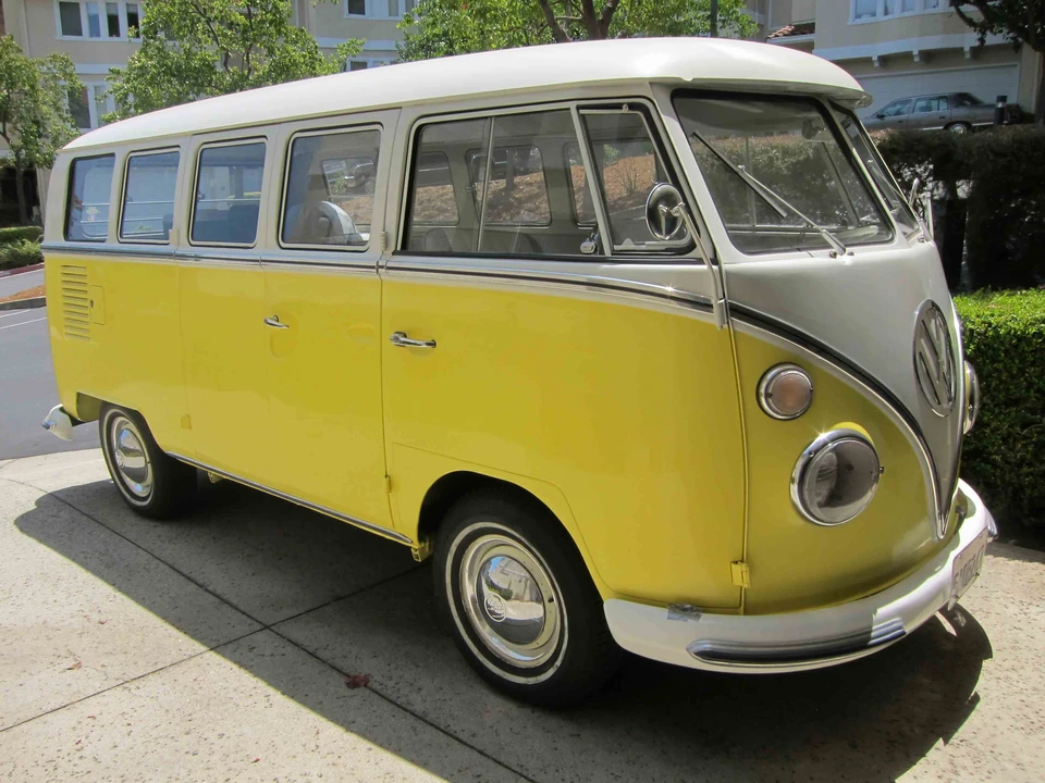 1966 Volkswagen Split-Window Bus - Image 2 of 31