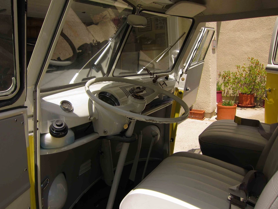 1966 Volkswagen Split-Window Bus - Image 24 of 31