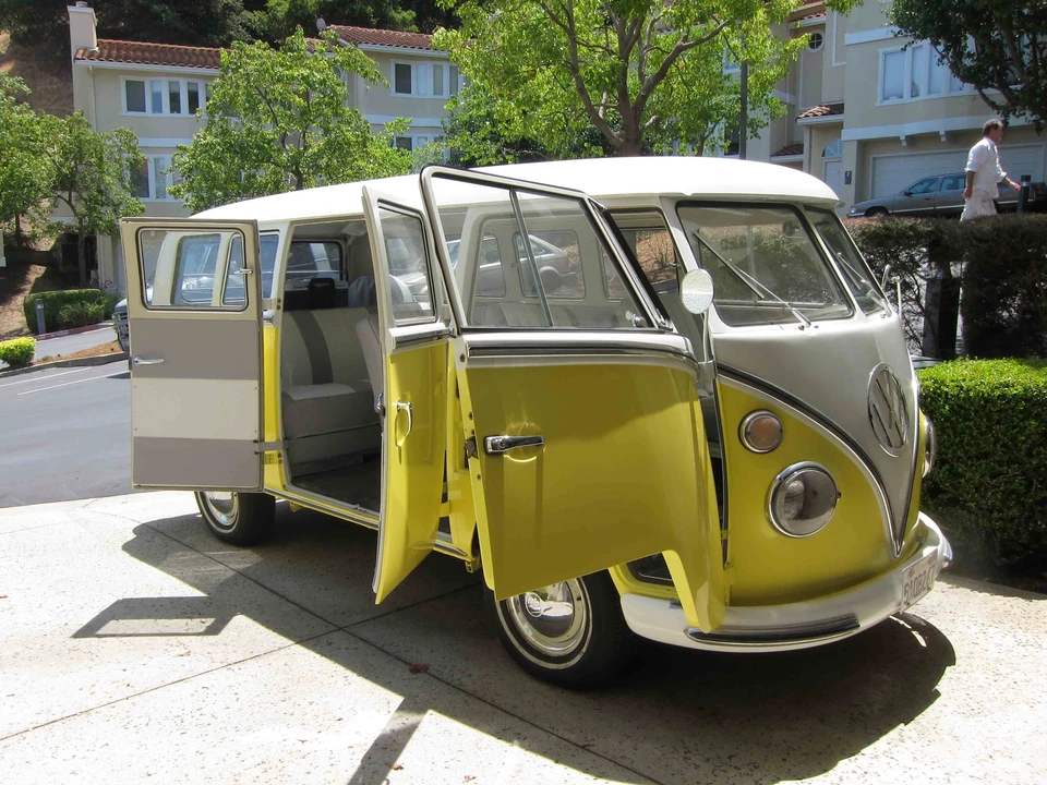 1966 Volkswagen Split-Window Bus - Image 9 of 31