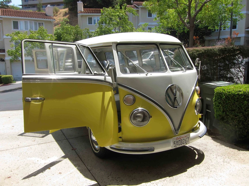 1966 Volkswagen Split-Window Bus - Image 10 of 31