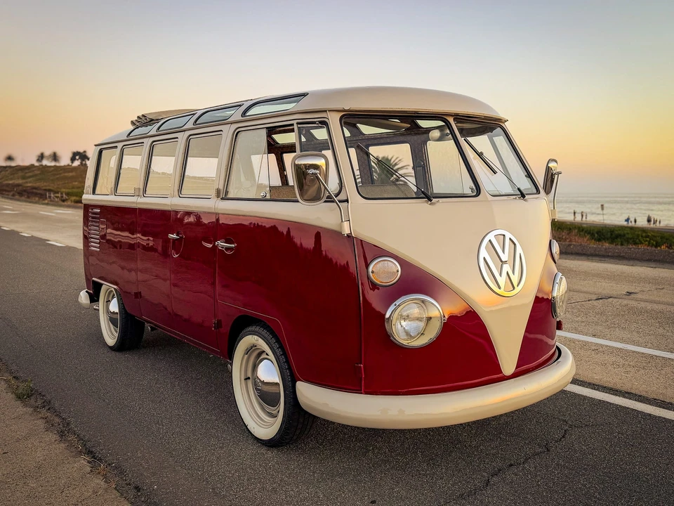 1966 Volkswagen Split-Window Bus - Image 2 of 31