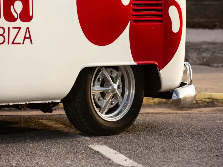1966 Volkswagen Split-Window Bus - Image 27 of 31