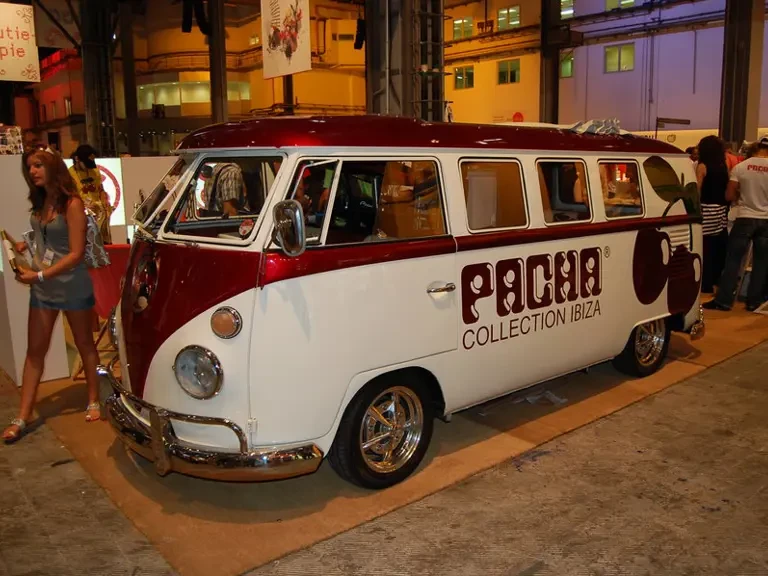 1966 Volkswagen Split-Window Bus - Image 6 of 31
