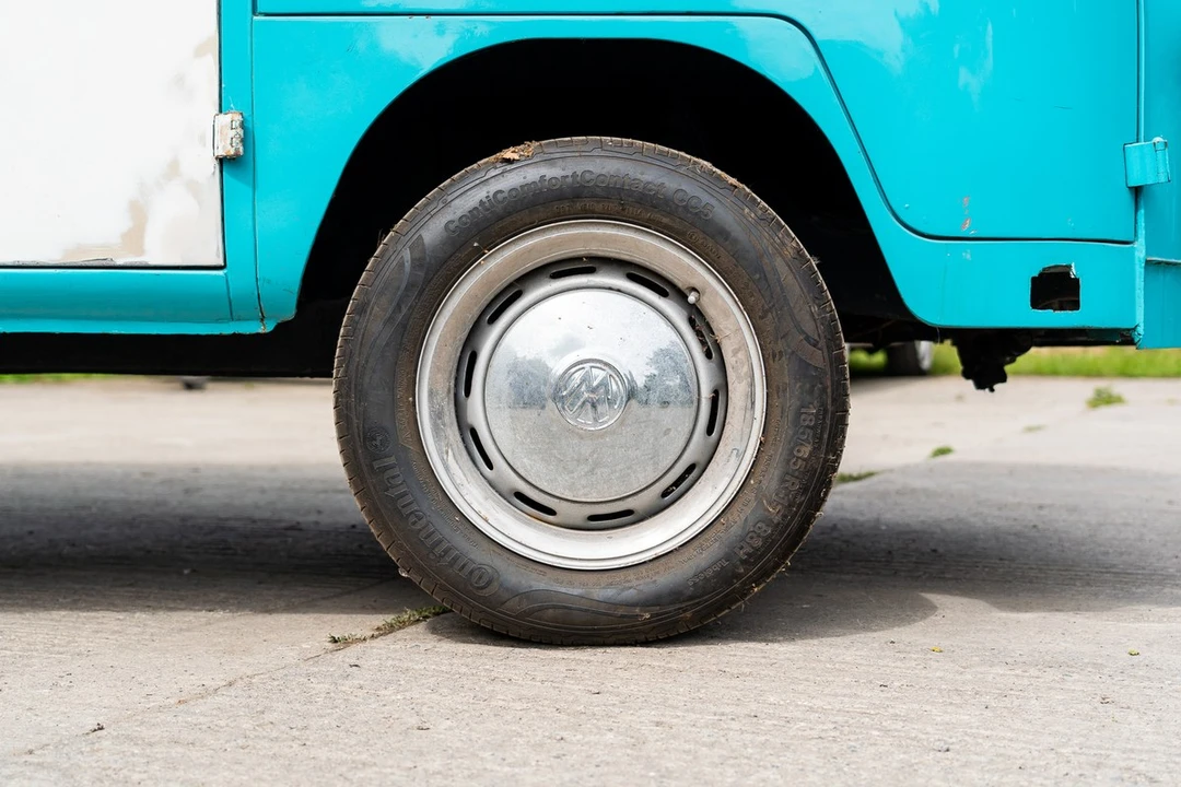 1966 Volkswagen Split-Window Bus - Image 21 of 30