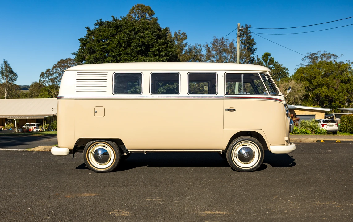 1964 Volkswagen Split-Window Bus - Image 4 of 31