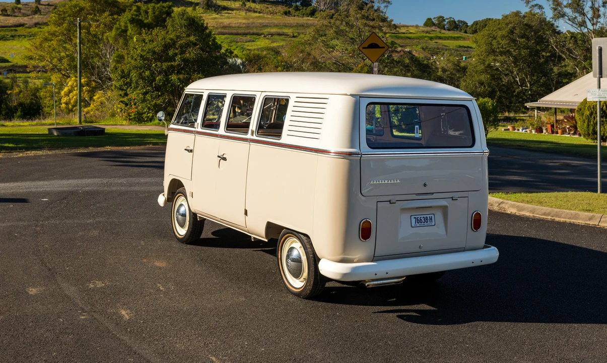 1964 Volkswagen Split-Window Bus - Image 21 of 31