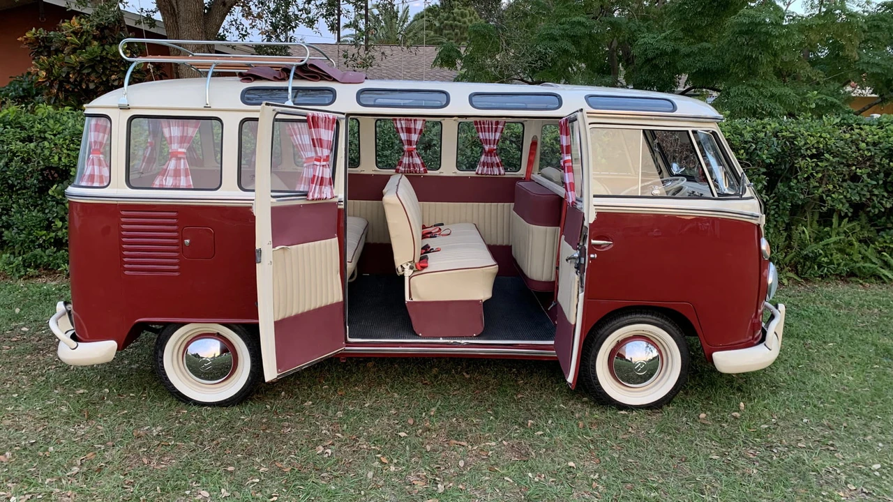 1966 Volkswagen Split-Window Bus - Image 9 of 18