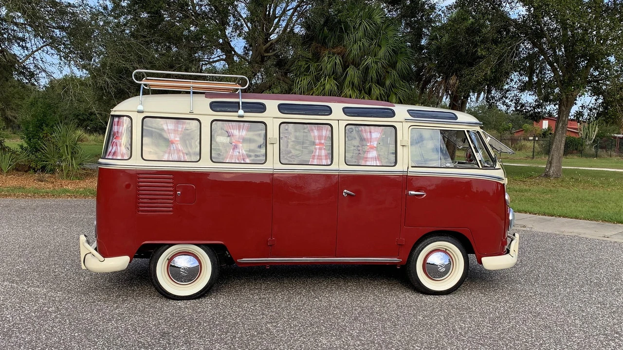 1966 Volkswagen Split-Window Bus - Image 17 of 18