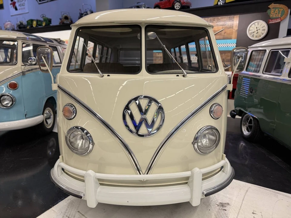 1966 Volkswagen Split-Window Bus - Image 5 of 18
