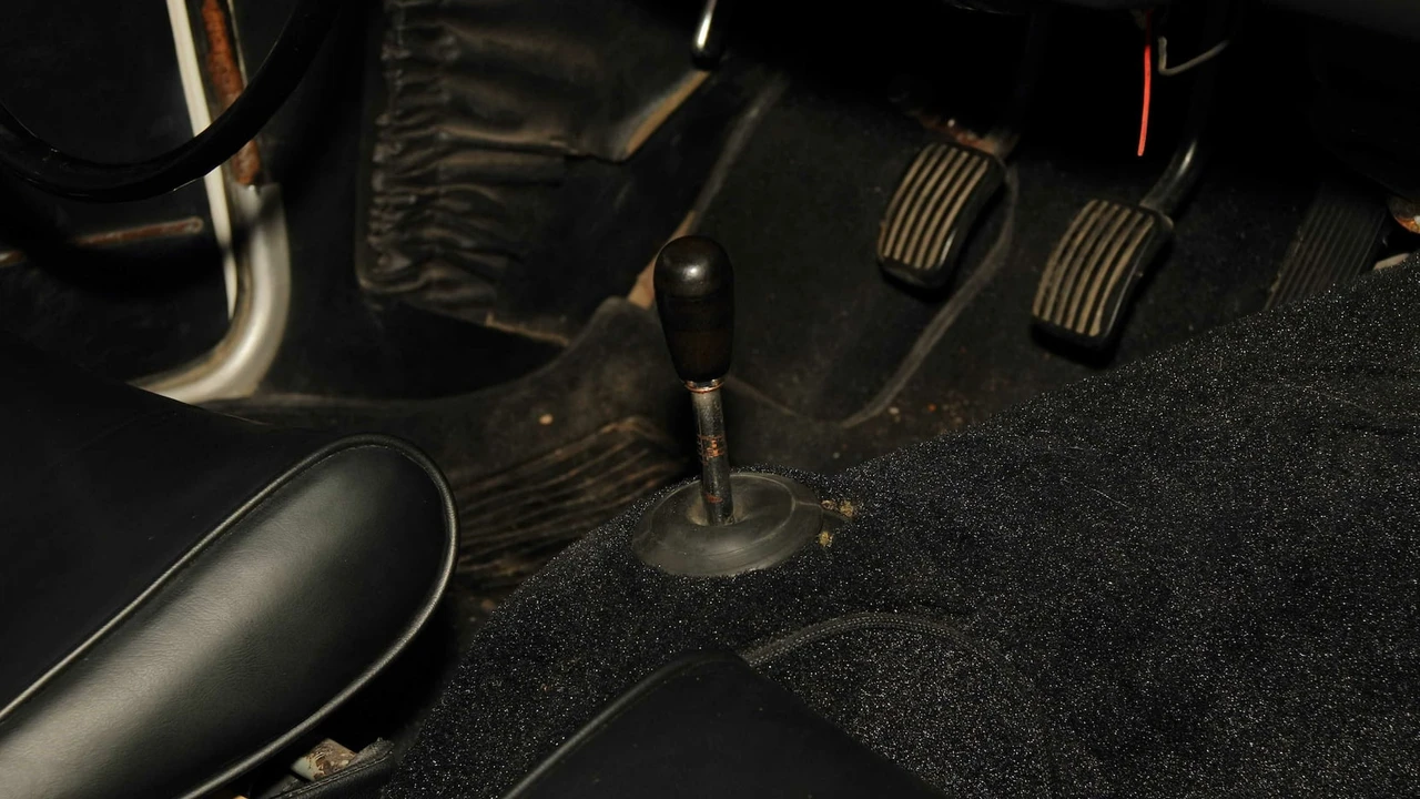 1966 Volvo 1800S - Image 10 of 18