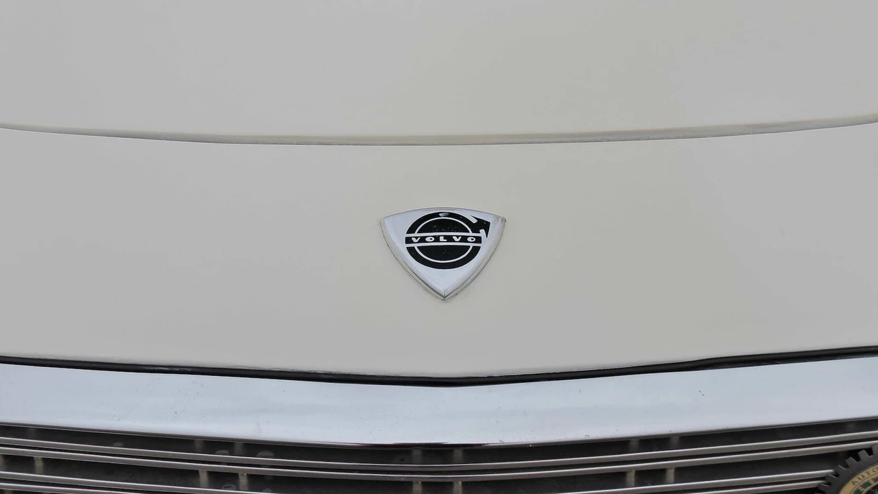 1966 Volvo 1800S - Image 17 of 18