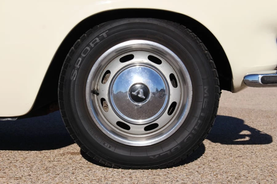 1966 Volvo 1800S - Image 19 of 22