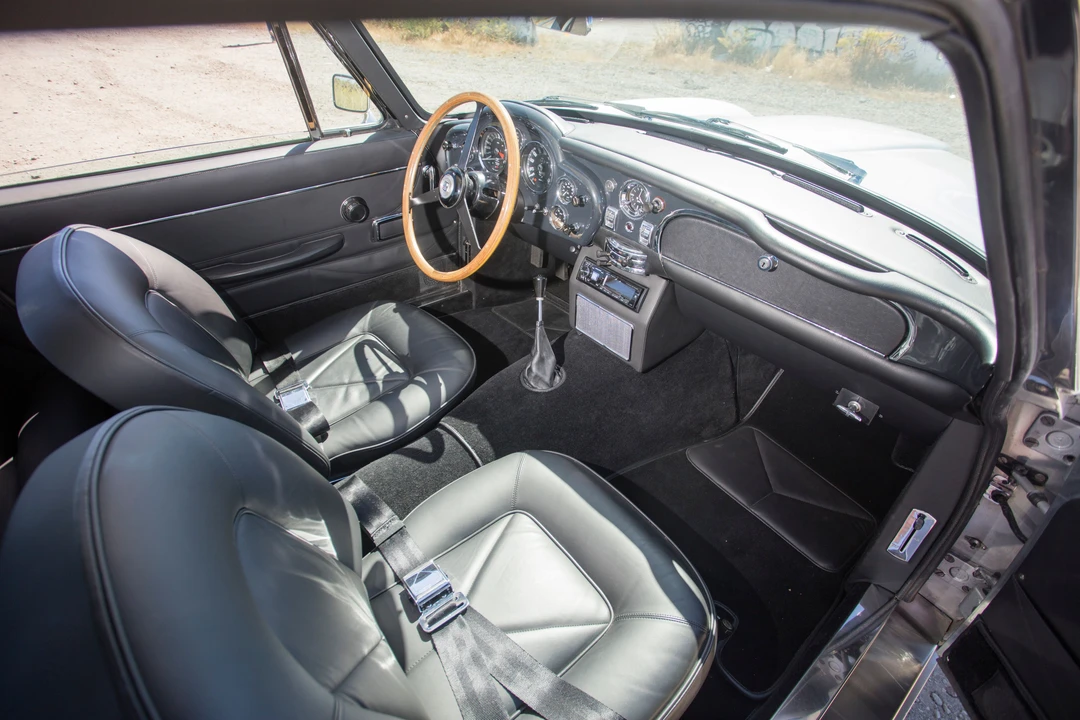 1967 Aston Martin DB6 Vantage - Image 25 of 31