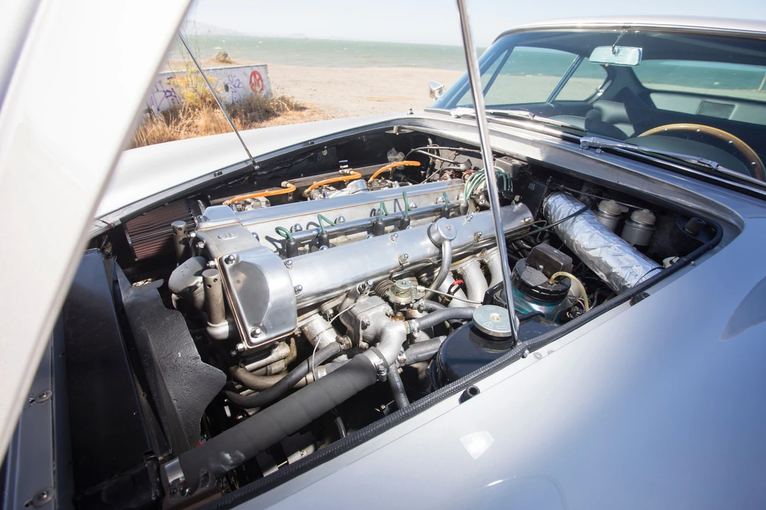 1967 Aston Martin DB6 Vantage - Image 16 of 31