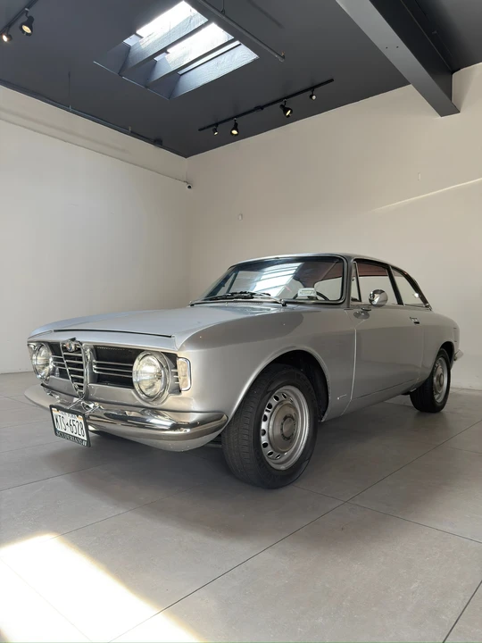 1967 Alfa Romeo - Image 19 of 31