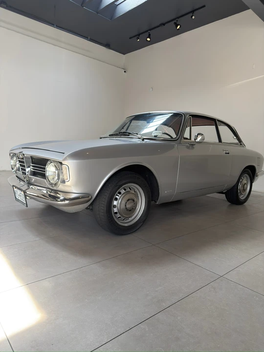 1967 Alfa Romeo - Image 18 of 31
