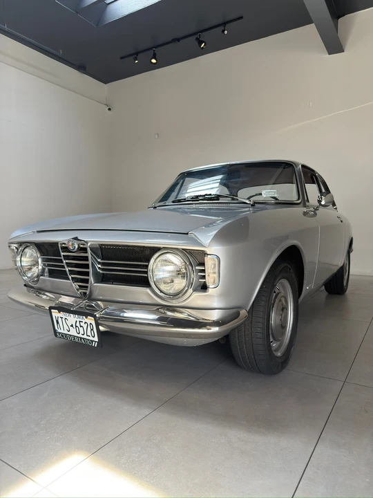 1967 Alfa Romeo - Image 28 of 31