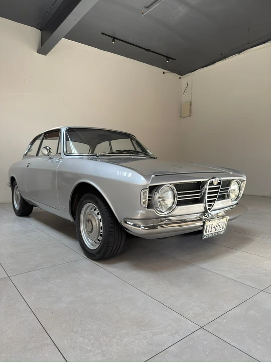 1967 Alfa Romeo - Image 2 of 31