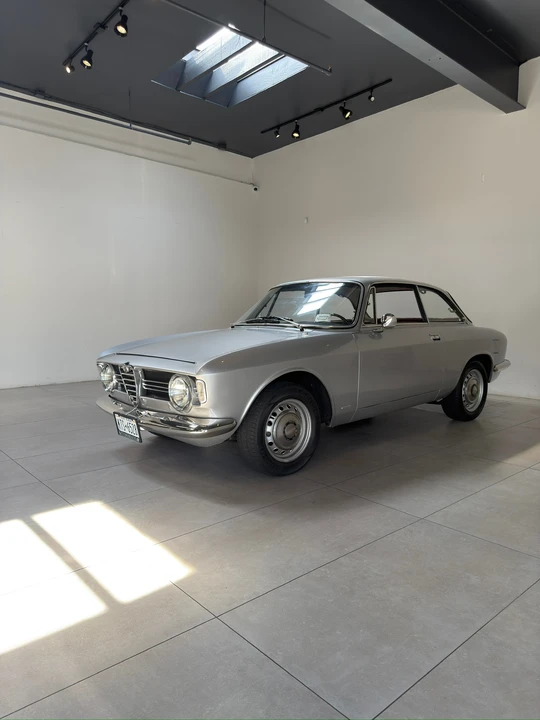 1967 Alfa Romeo - Image 15 of 31