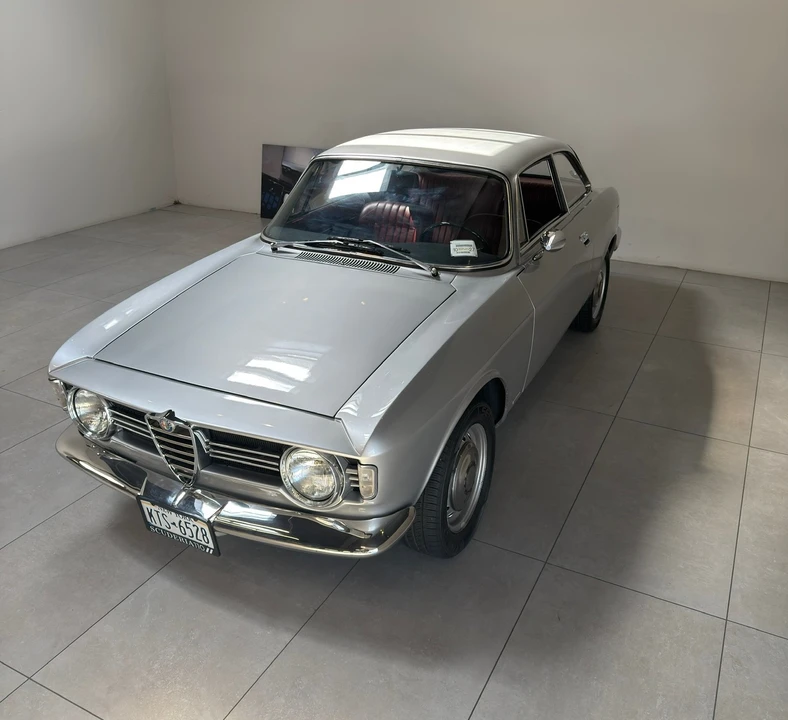 1967 Alfa Romeo - Image 27 of 31