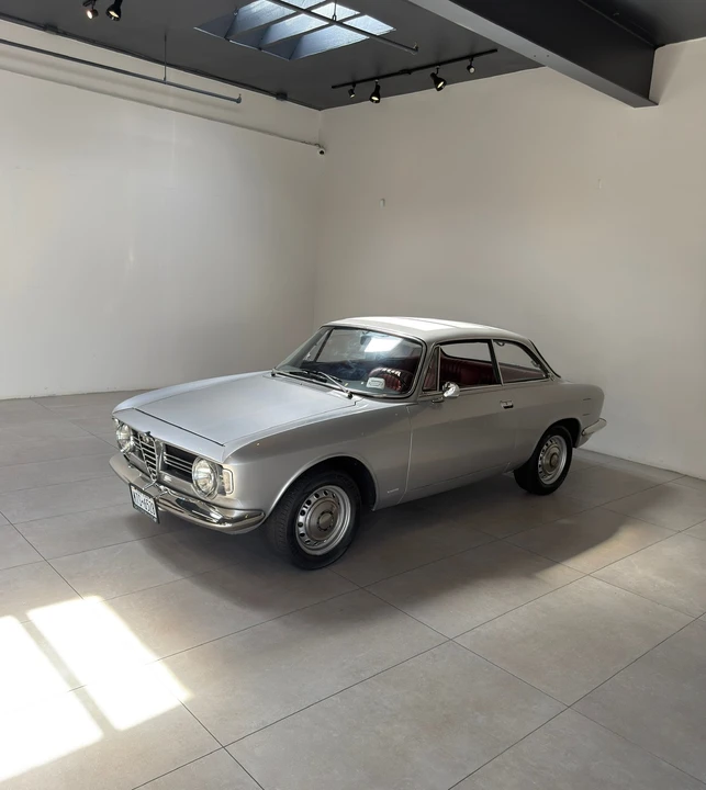 1967 Alfa Romeo - Image 16 of 31