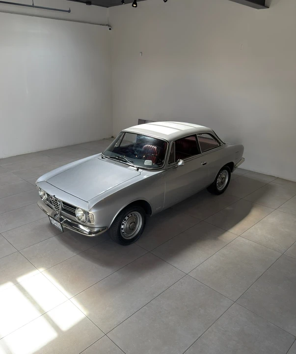 1967 Alfa Romeo - Image 17 of 31