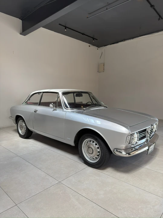 1967 Alfa Romeo - Image 7 of 31