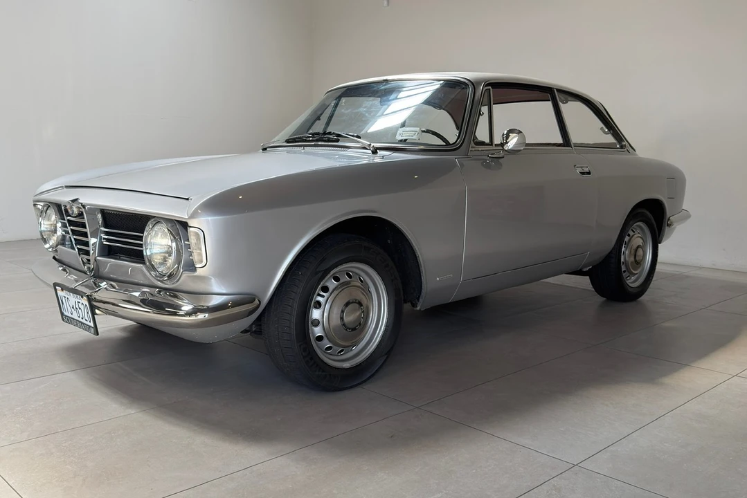 1967 Alfa Romeo - Image 14 of 31