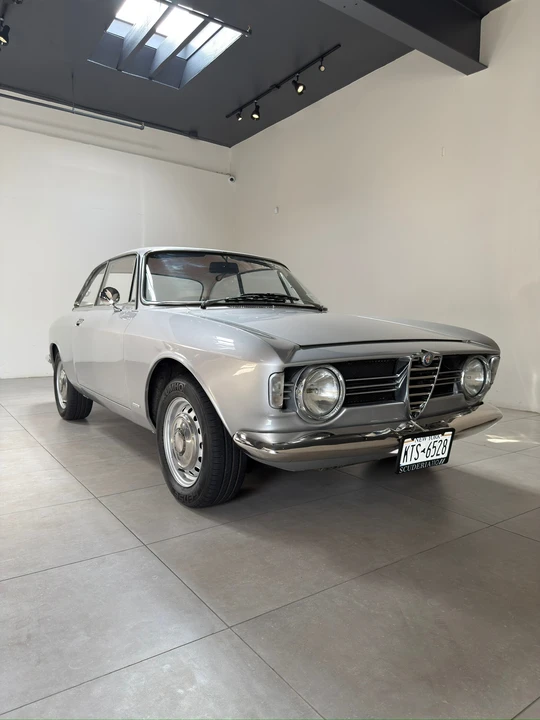 1967 Alfa Romeo - Image 5 of 31
