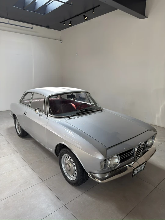 1967 Alfa Romeo - Image 4 of 31