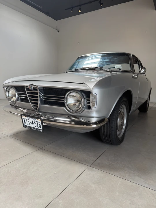 1967 Alfa Romeo - Image 22 of 31