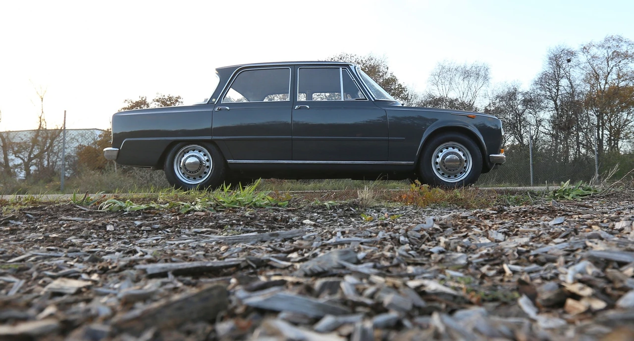 1967 Alfa Romeo Giulia Sprint GT Veloce - Image 26 of 31