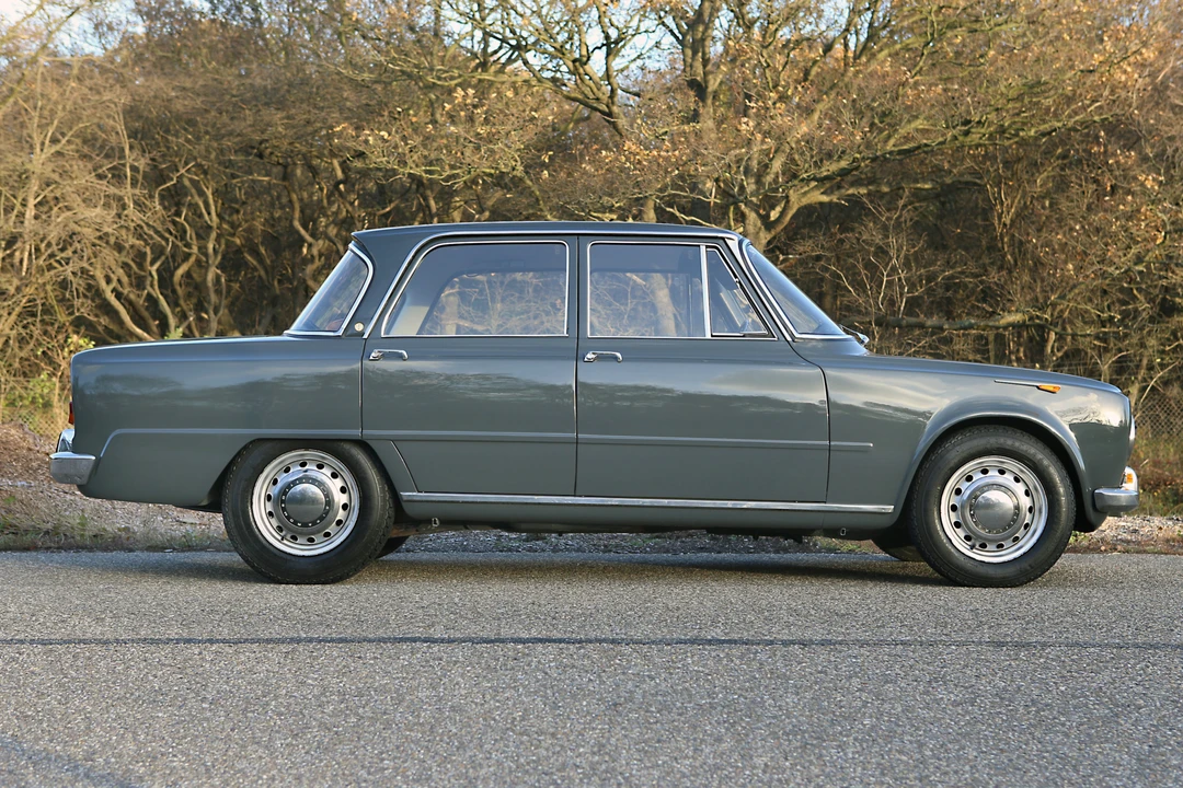 1967 Alfa Romeo Giulia Sprint GT Veloce - Image 13 of 31