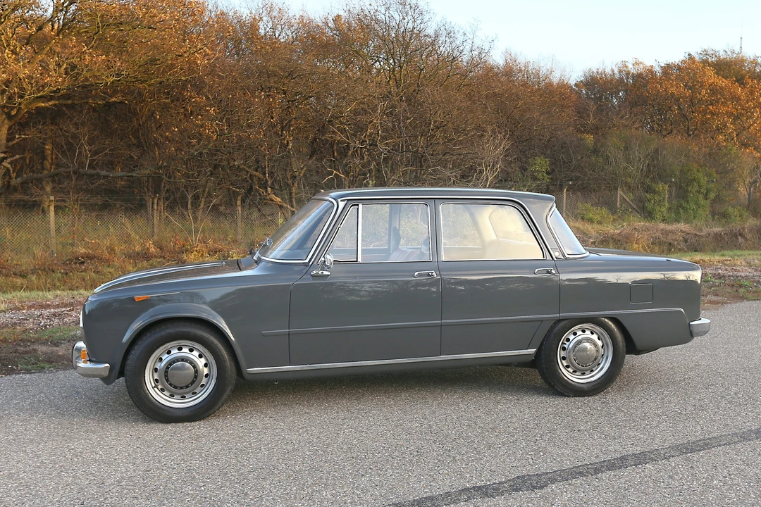 1967 Alfa Romeo Giulia Sprint GT Veloce - Image 9 of 31