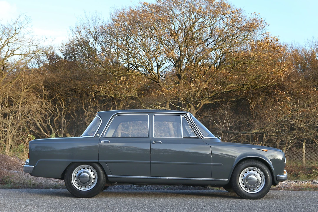1967 Alfa Romeo Giulia Sprint GT Veloce - Image 5 of 31