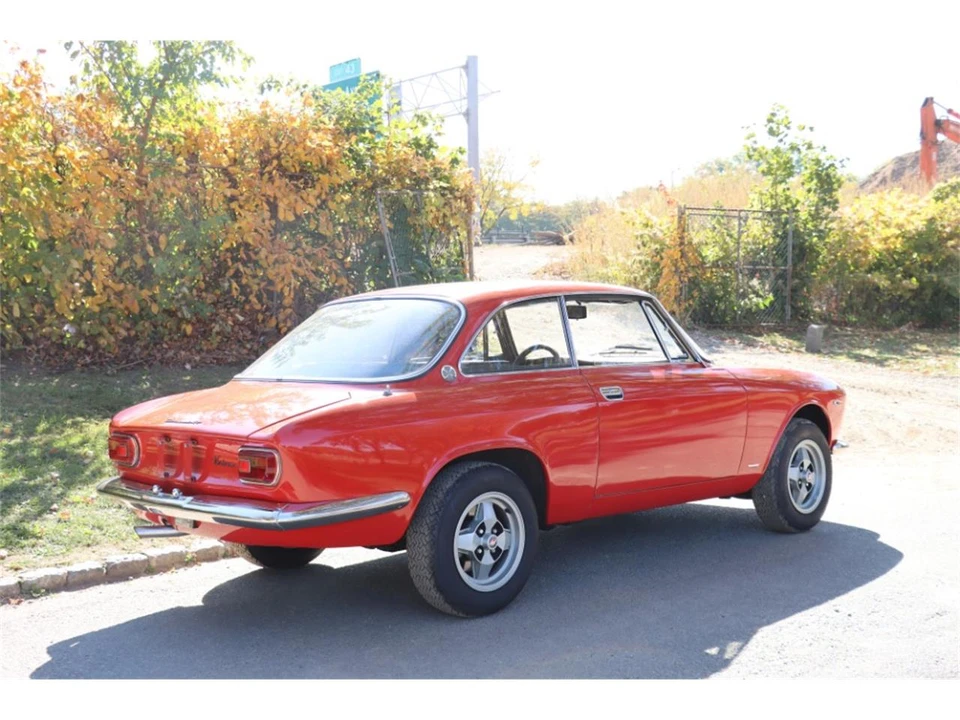 1967 Alfa Romeo 750/101 Giulietta - Image 5 of 8