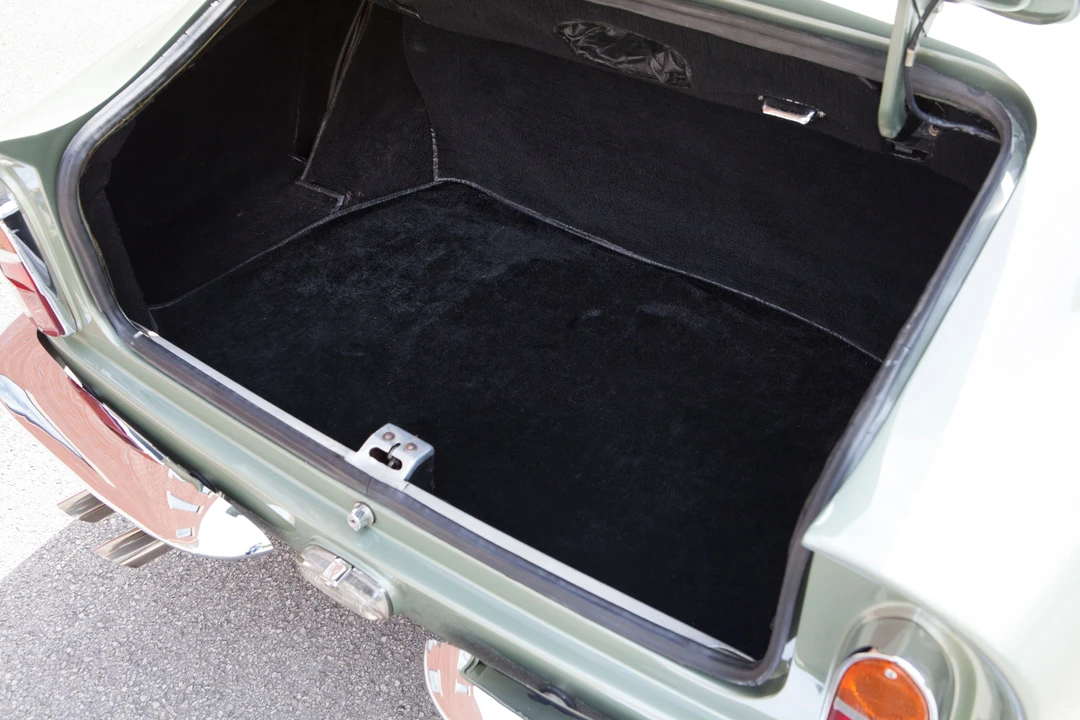 1967 Aston Martin DB6 Vantage - Image 12 of 31