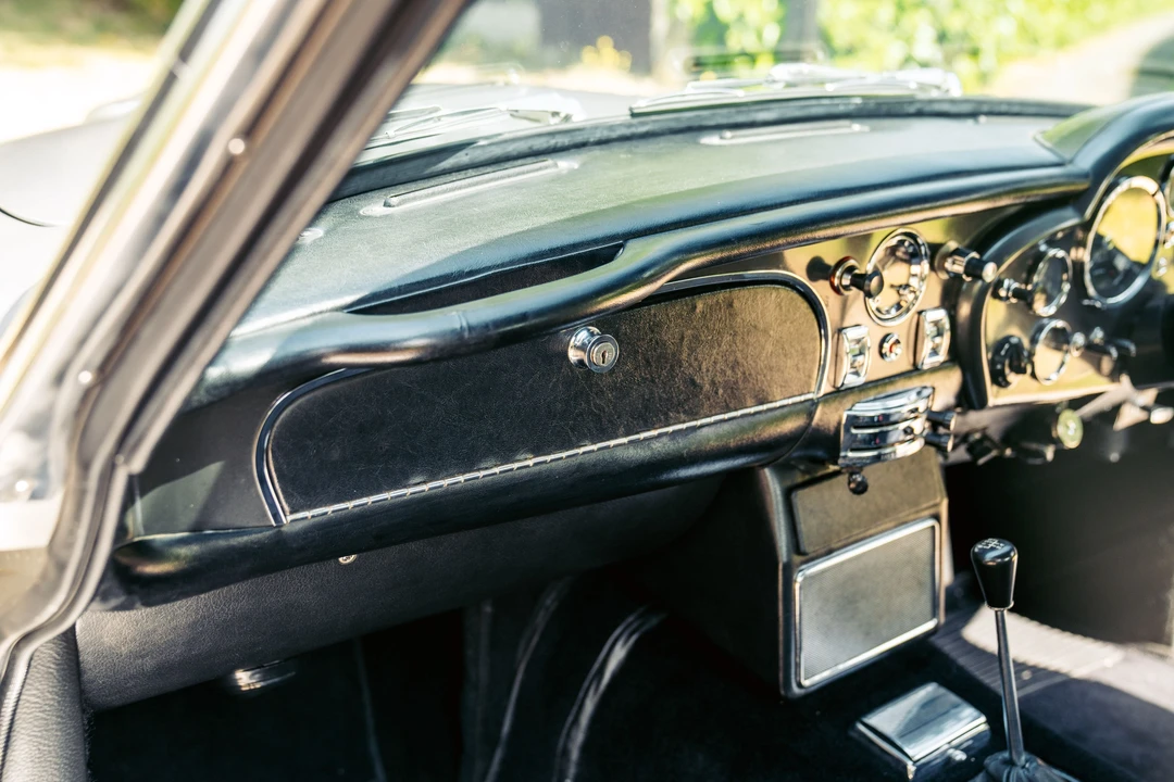 1967 Aston Martin DB6 Vantage - Image 18 of 31