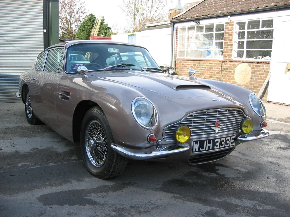 1967 Aston Martin DB6 Vantage - Image 13 of 14